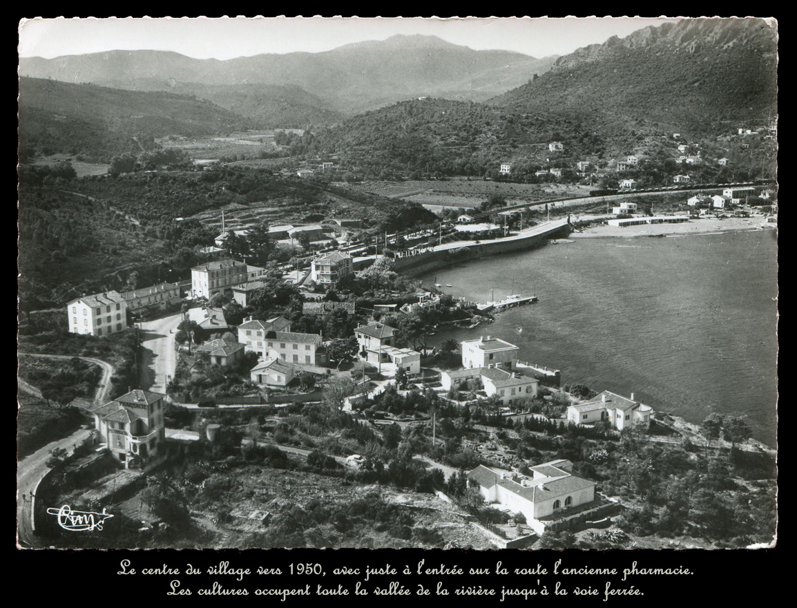 1950 Agay Village et champs